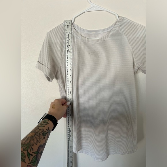Lululemon Open Up Tie Back Tee Heathered White / White - Picture 6 of 10